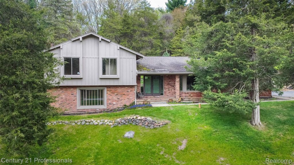 6133 Sundance Trail, Genoa Township, MI 48116