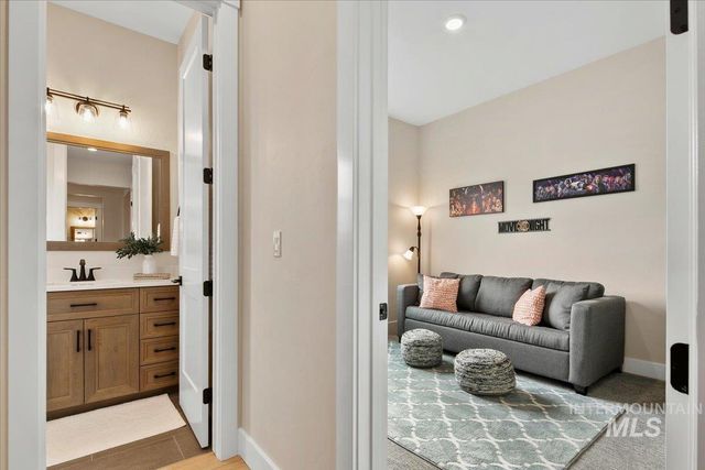 18071 N Burnt Car Way, Boise, ID 83714