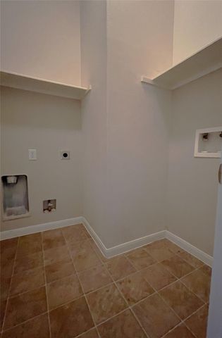 8603 W Highlands Crossing, Highlands, TX 77562