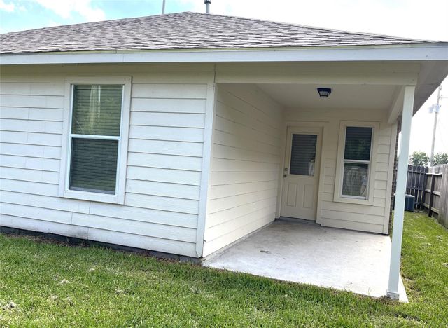 8603 W Highlands Crossing, Highlands, TX 77562