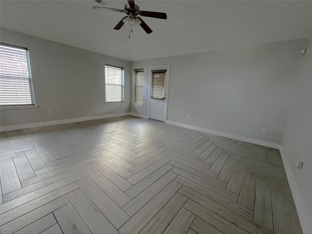 8603 W Highlands Crossing, Highlands, TX 77562