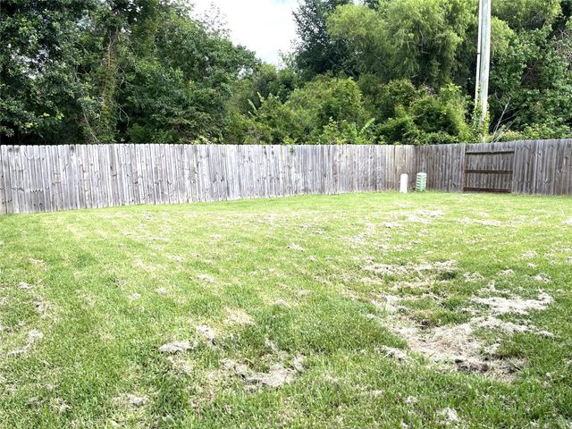 8603 W Highlands Crossing, Highlands, TX 77562