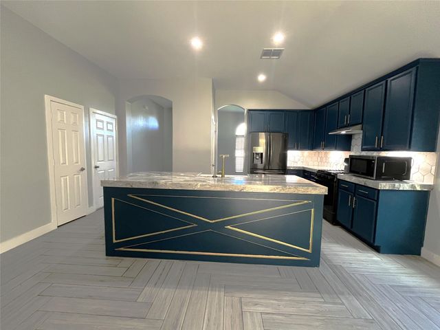 8603 W Highlands Crossing, Highlands, TX 77562