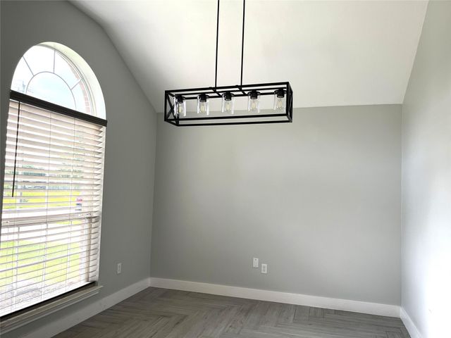8603 W Highlands Crossing, Highlands, TX 77562