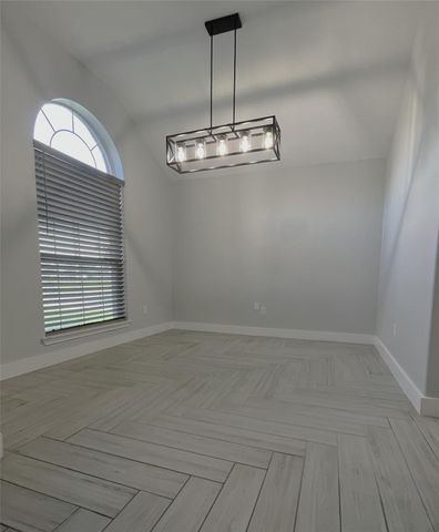 8603 W Highlands Crossing, Highlands, TX 77562