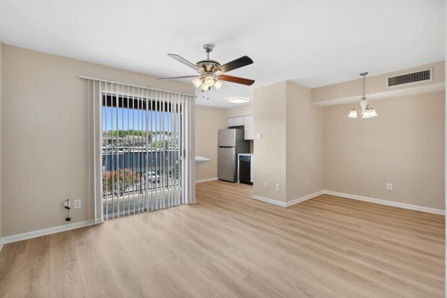 1840 Burton DR 155, Austin, TX 78741