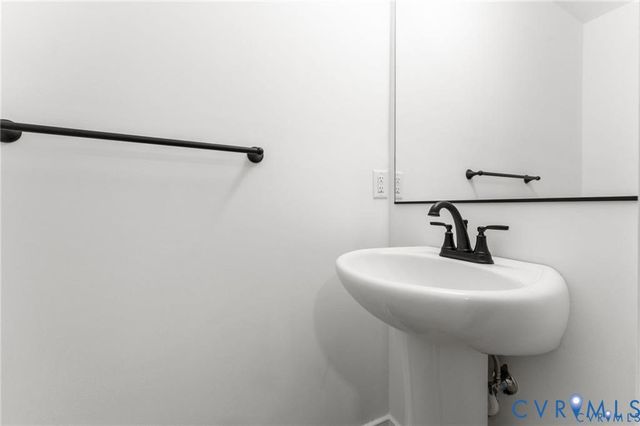 517 Hessler Dr, Ruther Glen, VA 22546