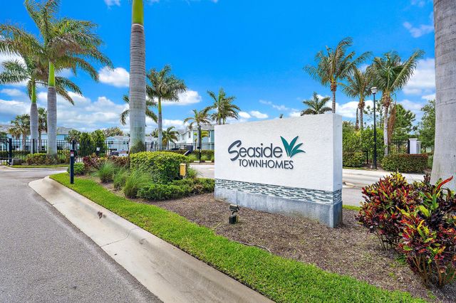 327 SE Halifax Lane, Stuart, FL 34994