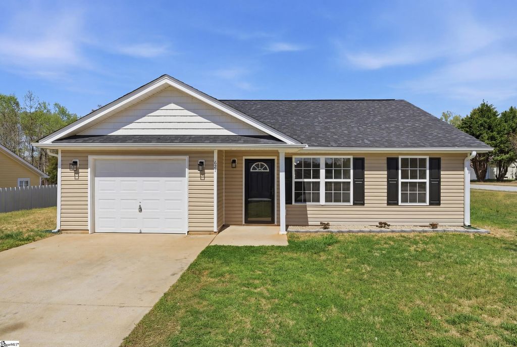 621 Drew Street, Greenville, SC 29617