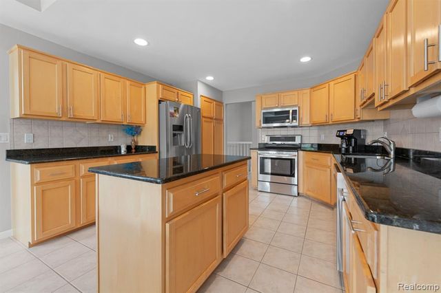 56334 Birkdale Drive, Macomb, MI 48042