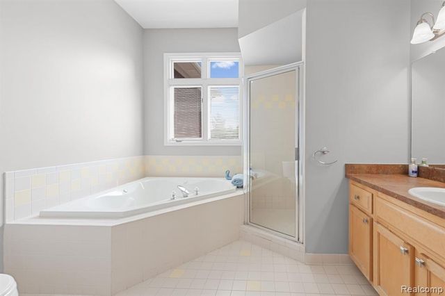 56334 Birkdale Drive, Macomb, MI 48042