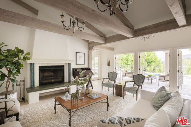 3425 Ione Drive, Los Angeles, CA 90068