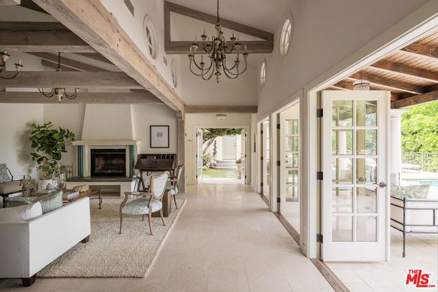 3425 Ione Drive, Los Angeles, CA 90068