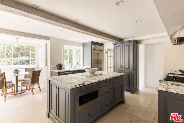 3425 Ione Drive, Los Angeles, CA 90068