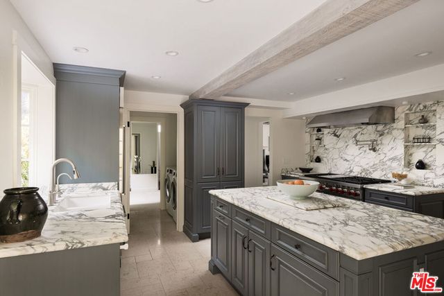 3425 Ione Drive, Los Angeles, CA 90068