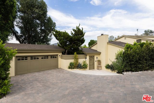 3425 Ione Drive, Los Angeles, CA 90068