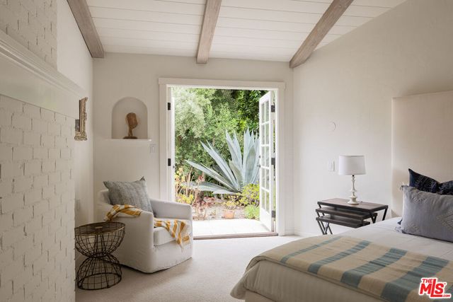 3425 Ione Drive, Los Angeles, CA 90068