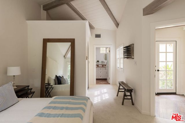 3425 Ione Drive, Los Angeles, CA 90068