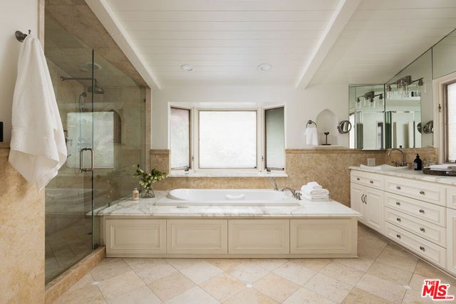 3425 Ione Drive, Los Angeles, CA 90068