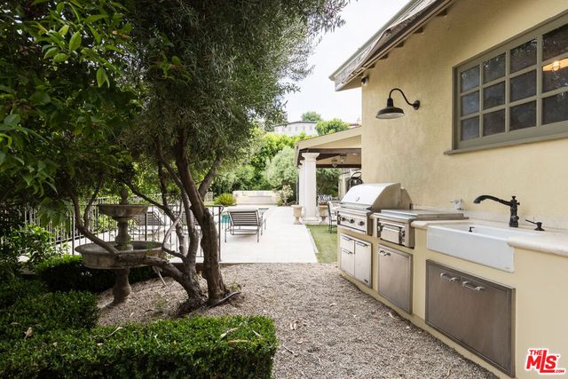 3425 Ione Drive, Los Angeles, CA 90068