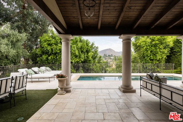 3425 Ione Drive, Los Angeles, CA 90068