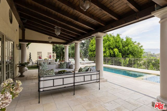 3425 Ione Drive, Los Angeles, CA 90068