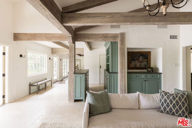 3425 Ione Drive, Los Angeles, CA 90068