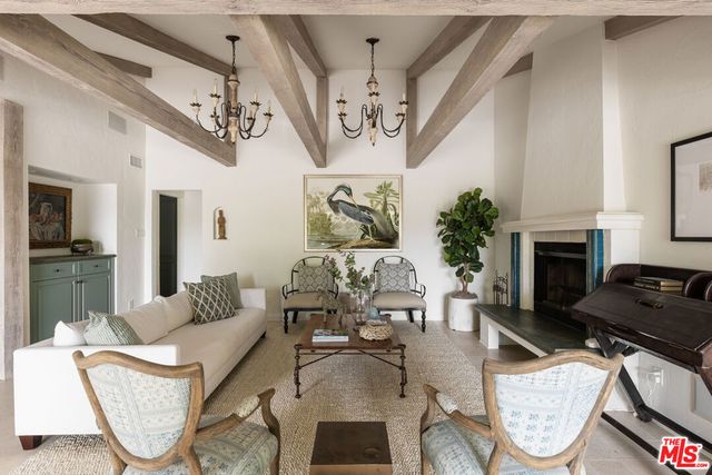 3425 Ione Drive, Los Angeles, CA 90068