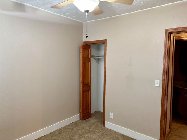 601 8TH AVE NE, Minot, ND 58703