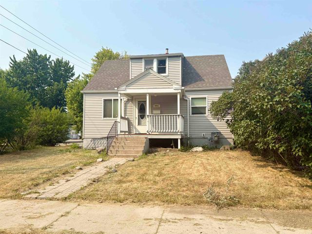 601 8TH AVE NE, Minot, ND 58703