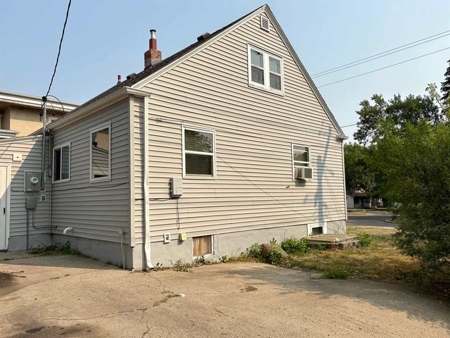 601 8TH AVE NE, Minot, ND 58703