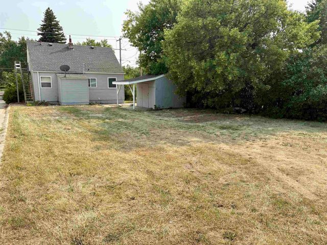 601 8TH AVE NE, Minot, ND 58703