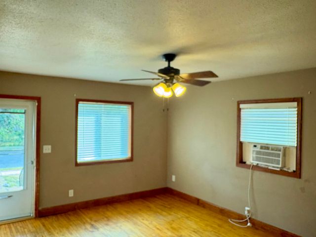 601 8TH AVE NE, Minot, ND 58703