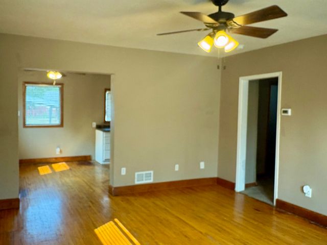 601 8TH AVE NE, Minot, ND 58703