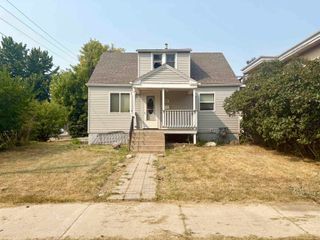 601 8TH AVE NE, Minot, ND 58703