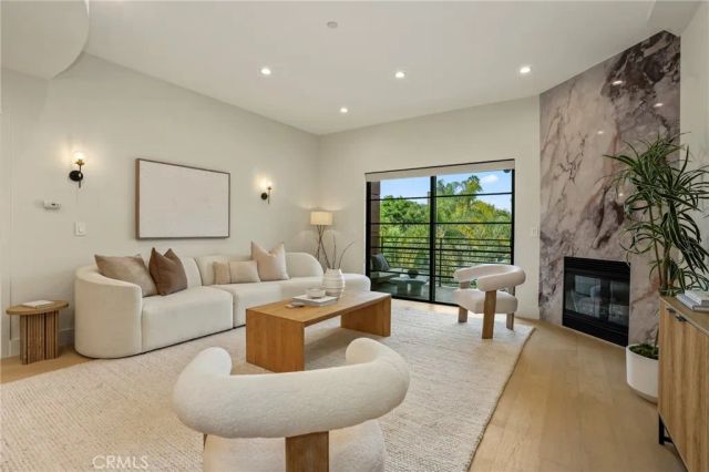 8788 Shoreham 32, West Hollywood, CA 90069