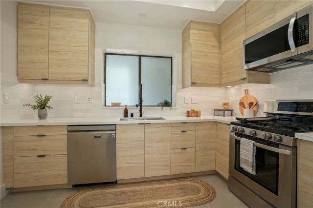 8788 Shoreham 32, West Hollywood, CA 90069