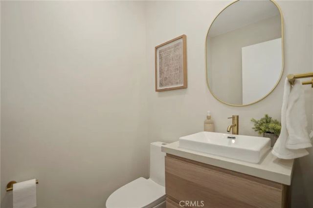 8788 Shoreham 32, West Hollywood, CA 90069