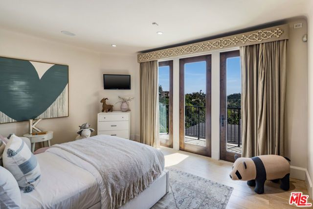 1921 Bel Air Road, Los Angeles, CA 90077