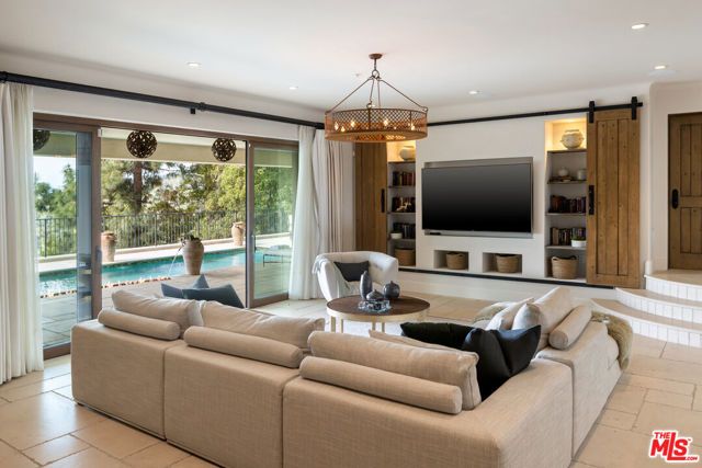 1921 Bel Air Road, Los Angeles, CA 90077