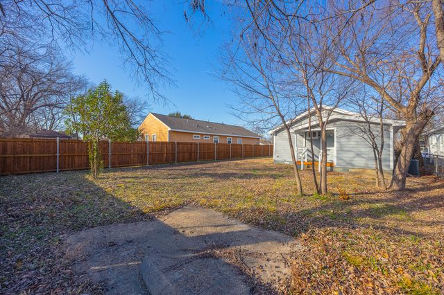 4042 Ladale Drive, Dallas, TX 75212