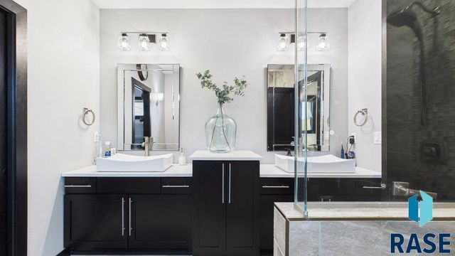 6409 S El Dorado Ave, Sioux Falls, SD 57108