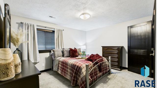 6409 S El Dorado Ave, Sioux Falls, SD 57108