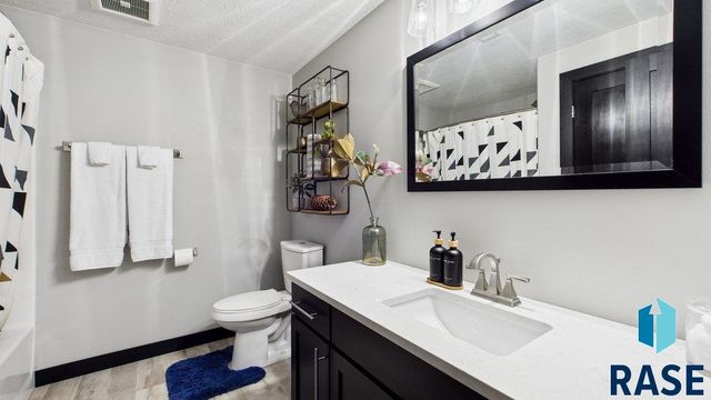 6409 S El Dorado Ave, Sioux Falls, SD 57108