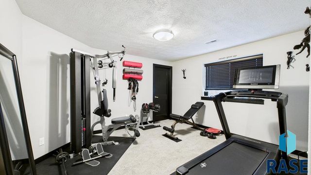 6409 S El Dorado Ave, Sioux Falls, SD 57108