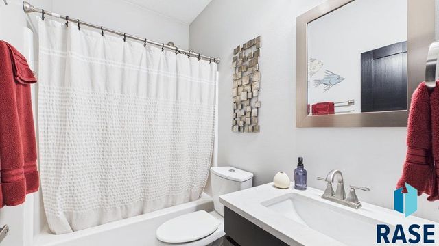 6409 S El Dorado Ave, Sioux Falls, SD 57108