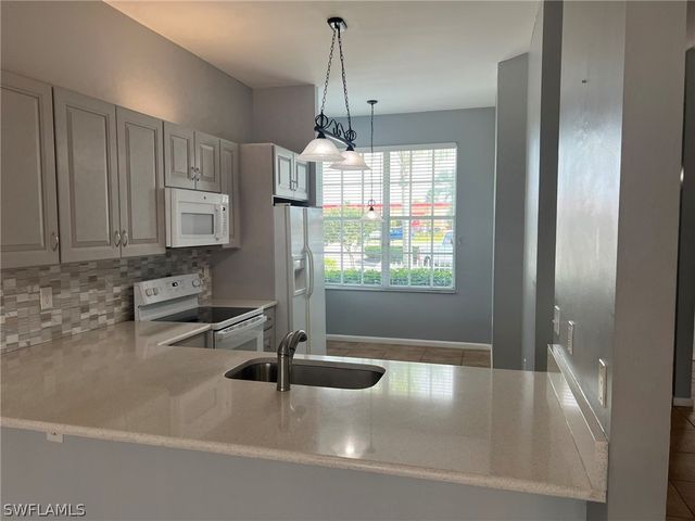 3841 Schoolhouse RD E 7, Fort Myers, FL 33916