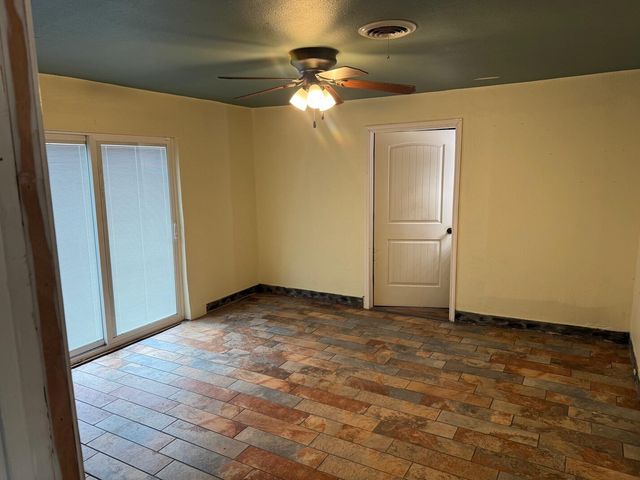 1916 N 3rd Street, Tahoka, TX 79373