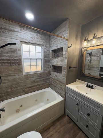 1916 N 3rd Street, Tahoka, TX 79373