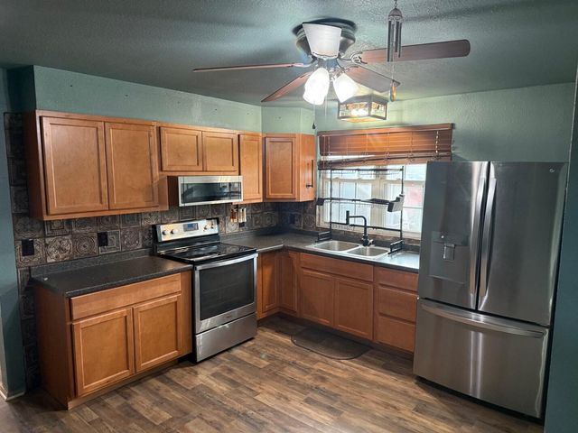 1916 N 3rd Street, Tahoka, TX 79373